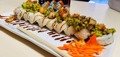 El Rollo Sushi&wing's food