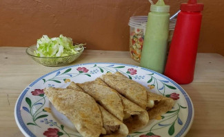 Burritas La GÜera food