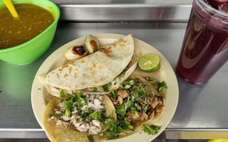 Taqueria El 33 food