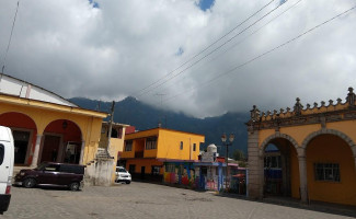 POLLOS Y CARNES AHUMADAS EL INDIO outside