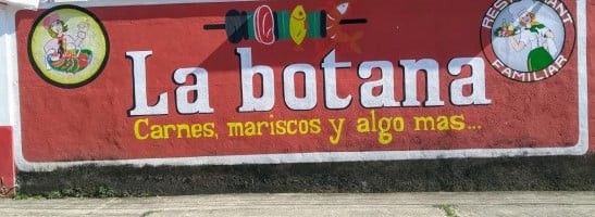 La Botana outside