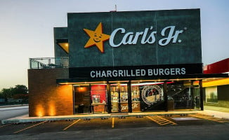 Carl's Jr. Oriente outside