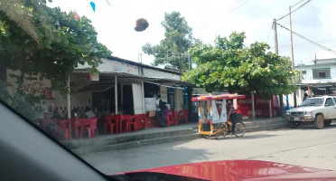 Tortas Paola outside