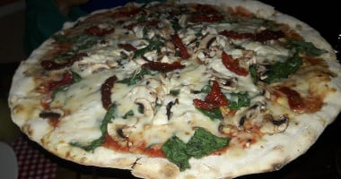 Pizzeria Roma food