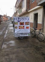 Mariscos El Ancla outside