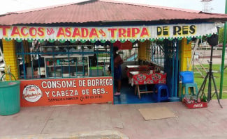 Taqueria Sońador(a) outside