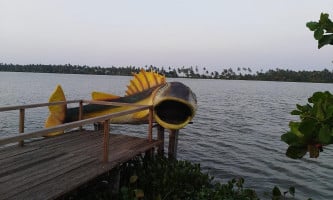 Mariscos Del Puerto outside