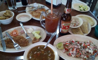 El Tiburon food