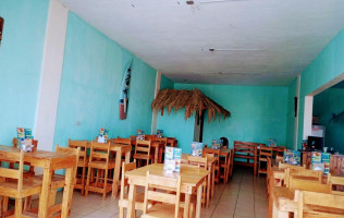 Mariscos Pamen's inside