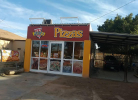 Jayros Pizzas outside