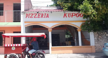 Kupo's Pizza outside