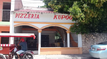 Kupo's Pizza outside