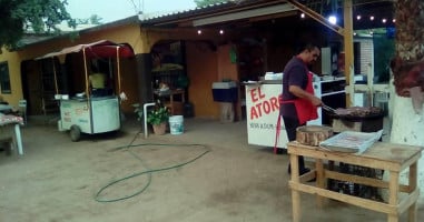 Tacos El Atoron outside