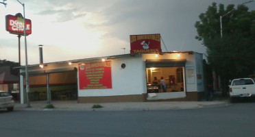 Los Irresistibles Taqueria outside