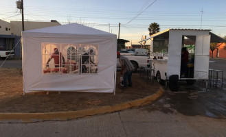 Tacos El Primo outside