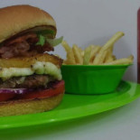 Casa Vieja Hamburguesería food