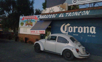 Mariscos El Troncon outside