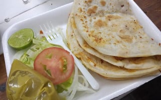 Taquería Conchita food