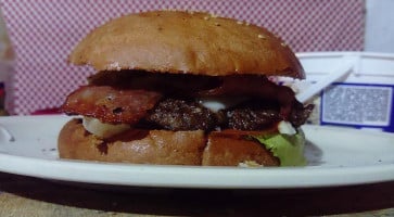 Faid’s Burger food