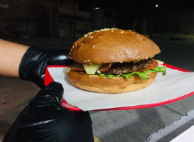 Faid’s Burger food