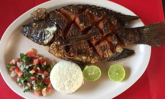 Antojitos Y Mariscos El Puntalito food