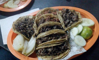 Taquería La Tapatia food