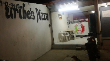 Uribe`s Pizza inside