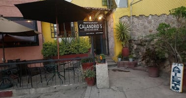 Calandrios outside