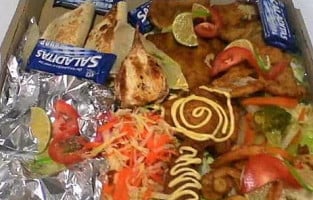 Y Coctelería: El Amigo Chino Comida