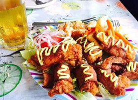 Y Coctelería: El Amigo Chino Comida