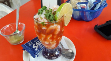 Y Coctelería: El Amigo Chino food