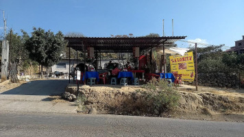 Antojitos La Lomita outside