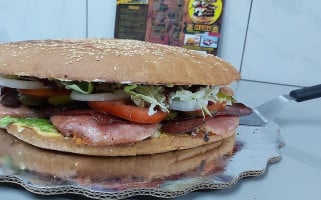 Hamburguesas Montes food