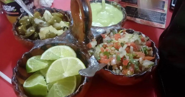 Los Molcajetes Comida