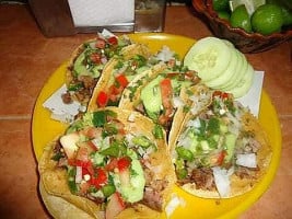 Tacos Y Parrilla ToÑos food