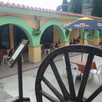 La Carreta outside