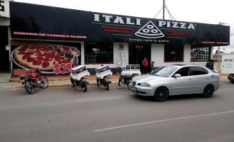 Itali Pizza outside