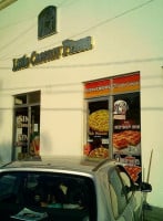 Little Caesars Temixco outside