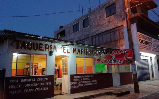 Taquería El Mafias outside