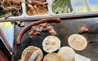 Taquería Taco Guapo food