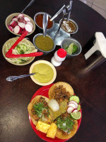 Los Arcos Taqueria food