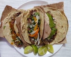 Tacos De Cabeza De Res Doña Mary food