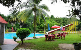 Parque Familiar Los Charcos outside