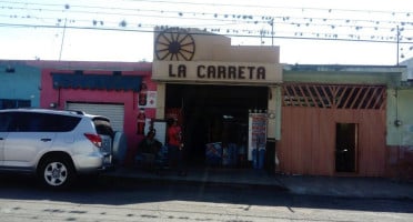 La Carreta outside