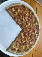 Alli's Pizza food