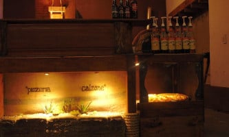 Pizzeria Calzone inside