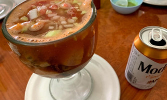 Mariscos La Canuta food