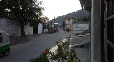 TAQUERIA CHAVELITA outside