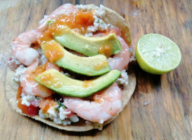 Mariscos La Huerta food