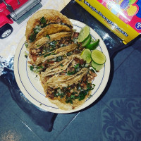 Taquería Los Lobos food